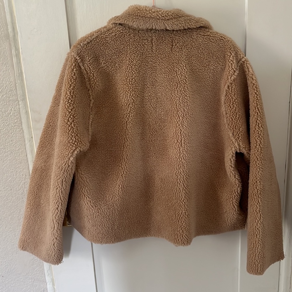 Dolce Cabo | Short Faux Fur Teddy Jacket | Tan - Picture 2 of 2